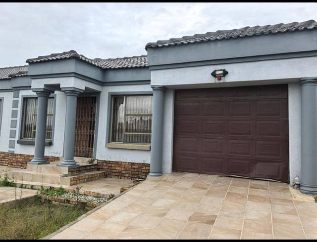 3 BEDROOM HOUSE FOR SALE IN COSMO CITY